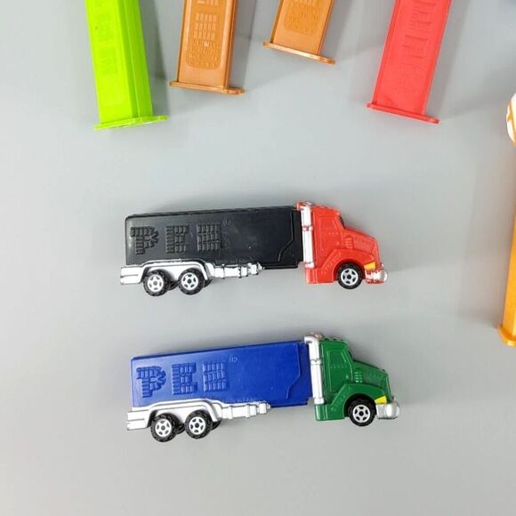 PEZ Lot of Dispenser Star Wars / My Melody / Nemo/ Christmas The Grinch / Jessie - Picture 6 of 9